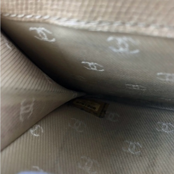 Full Inclusion authentic Chanel vintage Beige Sevruga Compact Wallet. - Picture 6 of 15